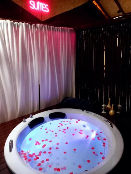 Suítes com frigobar-Tv- Área de lazer completa com Piscina- Sinuca-Copa-Academia-Lareiraa hidromassagem custo adc - image 24