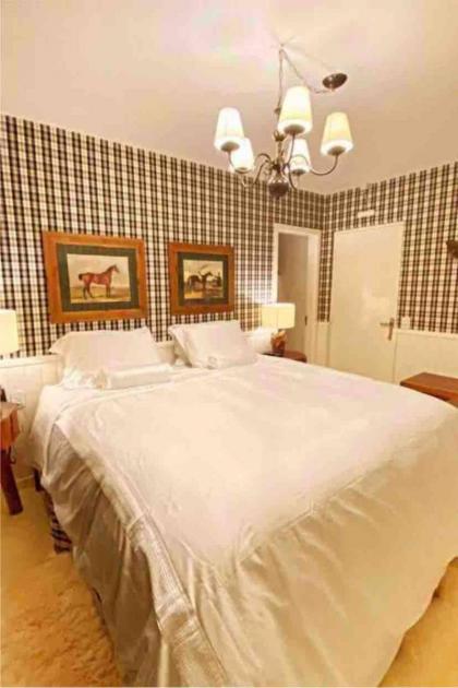 Chalét-Casa e Bangalo- Villa-Jacuzzi-Sauna-Lareira-Privativo - image 21