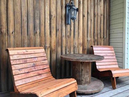 Lindo chalé em meio a natureza ao lado do centro - image 23