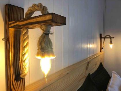 Lindo chalé em meio a natureza ao lado do centro - image 28